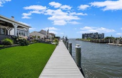 31 Shore Drive W, Copiague, NY 11726