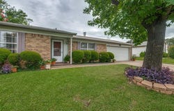 408 Hallmark Drive, Arlington, TX 76011