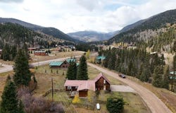 138 Valley Of The Pines, Red River, NM 87558