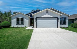 136 E Pauwela LN, Bastrop, TX 78602