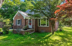 23158 Ranch Hill Drive E, Southfield, MI 48033