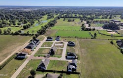 Mockingtrail Lane, Cleveland, MS 38732