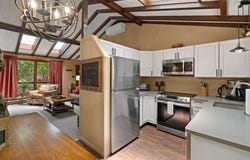 8 Big Boulder Road, Lake Harmony, PA 18624