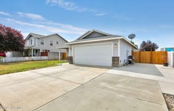 202 Saint Helens Ave, Moxee, WA 98936