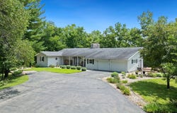 975 W Cliff, OREGON, IL 61061