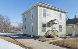 820 1st Avenue E, Newton, IA 50208