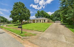327 COUNTY DOWNS Road, Montgomery, AL 36109
