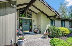 102 Old Windmill Road, Waverly Twp, PA 18411
