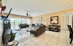 6716 Brookline Dr, Hialeah, FL 33015