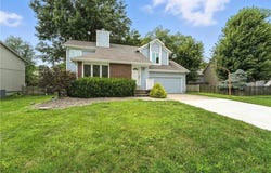 520 SE Country Lane, Lee's Summit, MO 64063