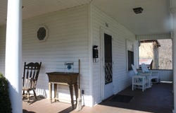 210 6th Ave, Hinton, WV 25951