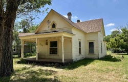 327 S 2nd St, Osborne, KS 67473