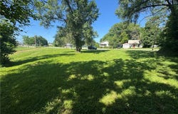 410-412 N Monroe Street, Versailles, MO 65084