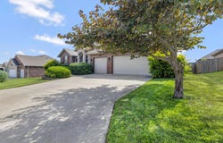 904 N 20th Avenue, Ozark, MO 65721