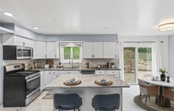 8026 S 85th St, Franklin, WI 53132