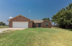 2755 S County Line Avenue, Blanchard, OK 73010