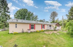 5489 W Lake Shore Drive, Weidman, MI 48893
