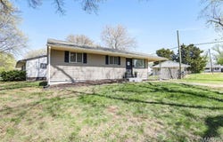 35 Florissant Park Drive, Florissant, MO 63031