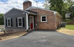 212 SKYLAND DR, STAUNTON, VA 24401