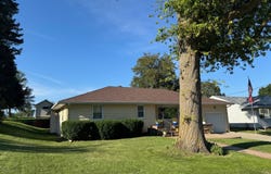 2012 College St, Elk Horn, IA 51531