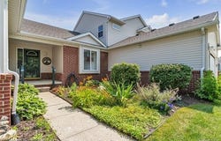 77 Sedum, Howell, MI 48843