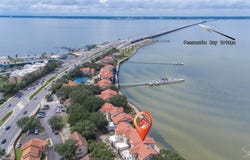 90 Baybridge Dr, Gulf Breeze, FL 32561
