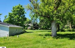 212 W Main Street, Hale, MI 48739