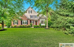 4 Danser Drive, Cranbury, NJ 08512