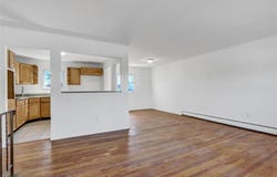 1 Thomas Avenue, Bay Shore, NY 11706