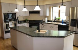 609 Bavaria Dr, Minot, ND 58703