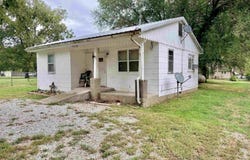 210 S 6th Street, Deepwater, MO 64740
