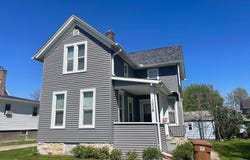 1208 Main Street, Grinnell, IA 50112