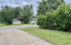 1328 E 25th Terrace, Lawrence, KS 66046