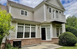 901 Ohenry Close, Moosic, PA 18507