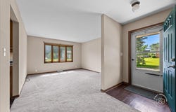 1201 Johnston Drive, Aurora, IL 60506