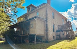 114 Petroleum Ave, Claysville, PA 15323