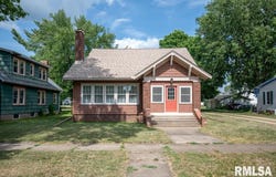 708 MAIN Street, Henry, IL 61537