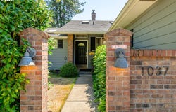 1037 SHARON WAY, Eugene, OR 97401