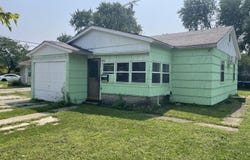 7950 S White Oak Lane, Hammond, IN 46324