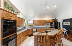 511 Milton Avenue, Wilmot, OH 44608
