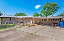 10904 Travis DR, Jonestown, TX 78645