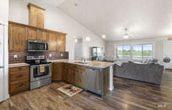 4670 Idaho St, New Plymouth, ID 83655