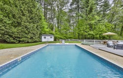9 Edinburgh Drive, Bedford, NH 03110