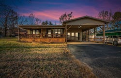 2830 E Wood St, PARIS, TN 38242