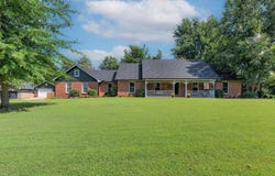 2104 Cedarcrest Ct, Arkansas City, KS 67005