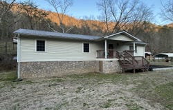 9 Graves Rd, Miracle, KY 40856