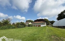 215 Linden Court, Brooklyn, IA 52211
