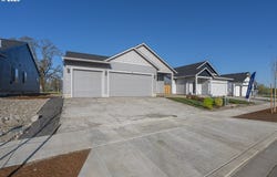 709 Tigerlilly ST, Silverton, OR 97381