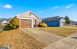 44 NEW CASTLE Drive, SOUTHAMPTON, NJ 08088