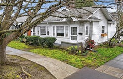 2202 NE EVERETT St, Portland, OR 97232